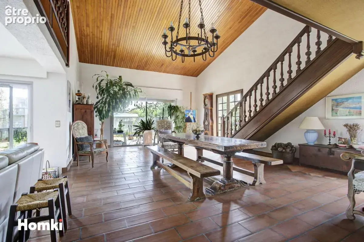 Maison/Villa T7 de 223 m² avec une indépendance à Saint-Cyprien 66750 - photo 11