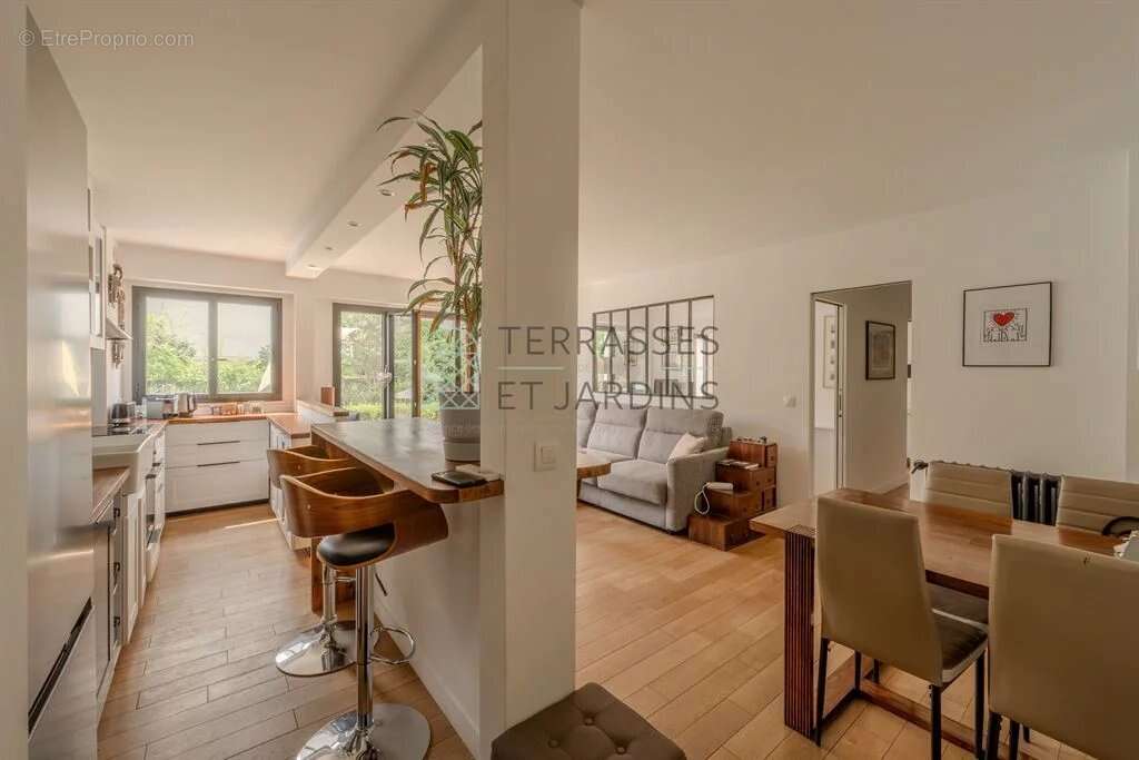 Appartement à PARIS-11E