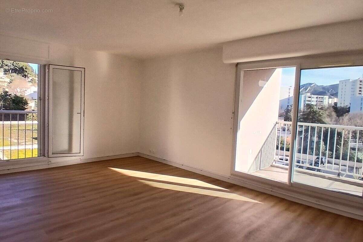Appartement à MARSEILLE-11E