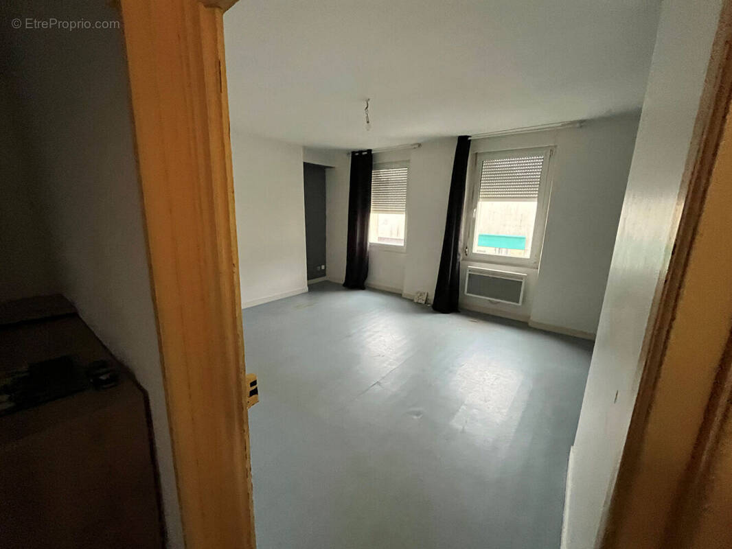 Immeuble Evron 7 pièce(s) 153.8 m2 - photo 1