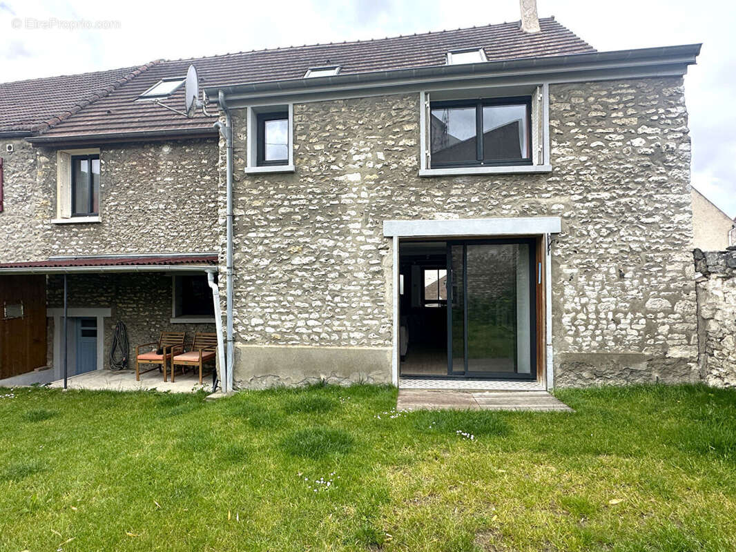 Maison à FOLLAINVILLE-DENNEMONT