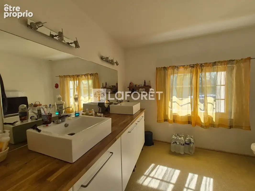 Maison d'habitation avec 2 gîtes au calme et garage. - photo 7
