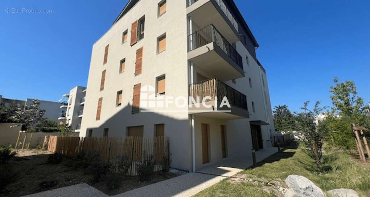 Appartement à MEYZIEU