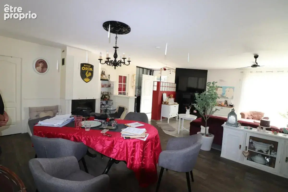 Maison traditionnelle à vendre 7 pièces MATHA (17) - photo 11