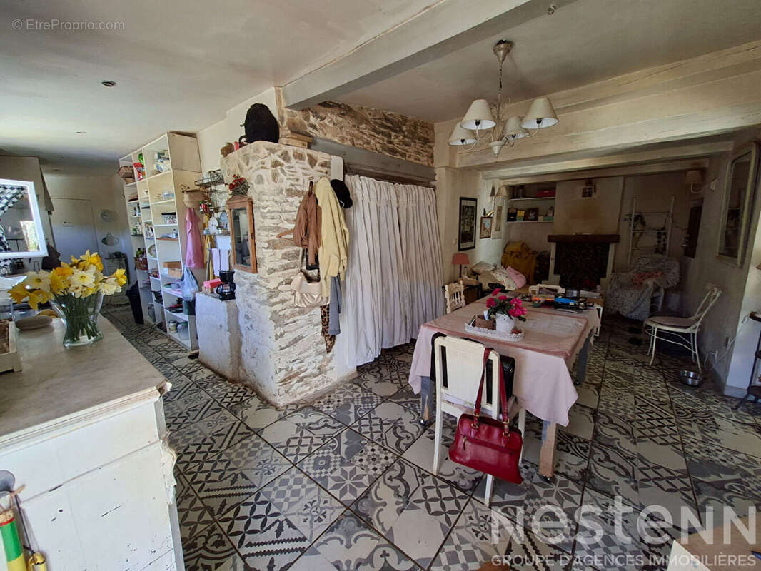 Maison à LE COLLET-DE-DEZE