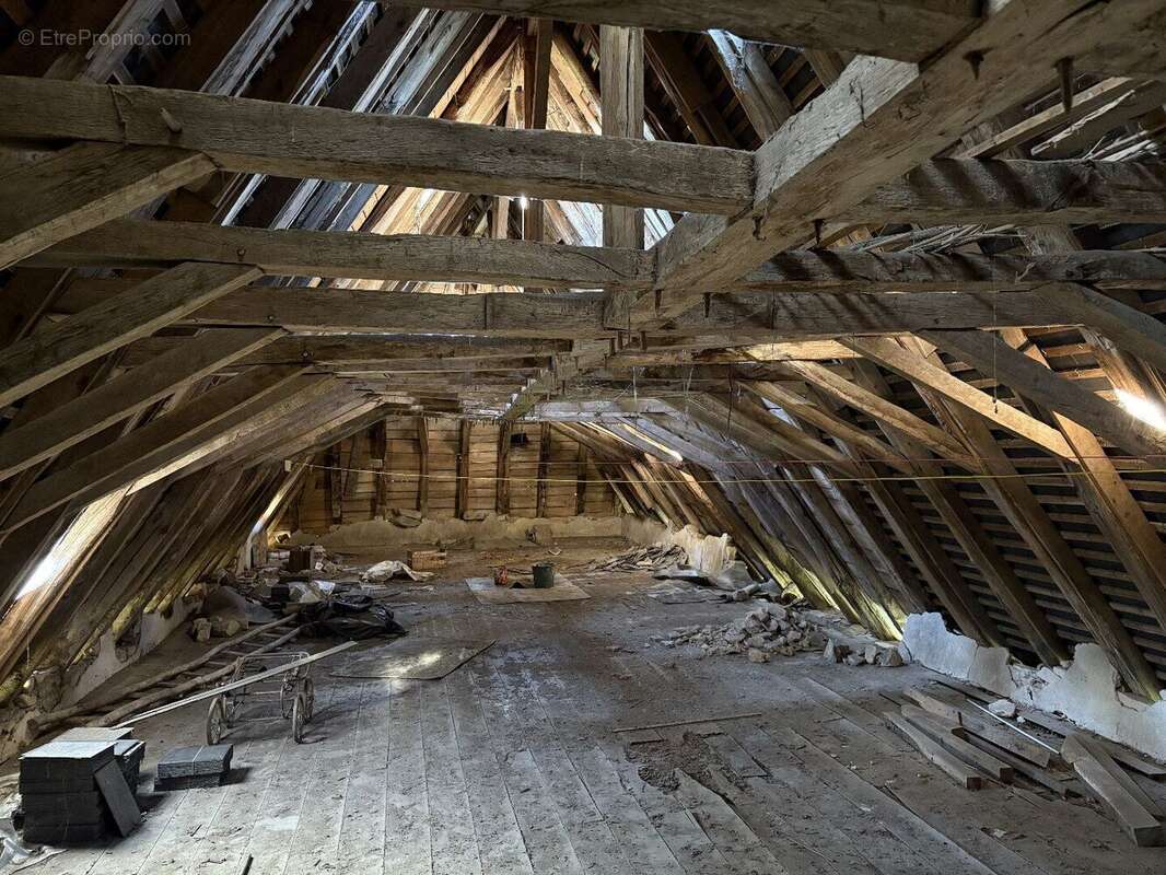 Maison à SALON-LA-TOUR