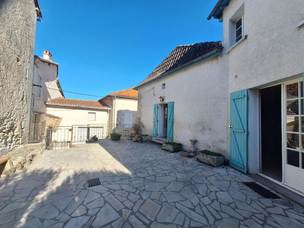 Maison à GRAND-BRASSAC