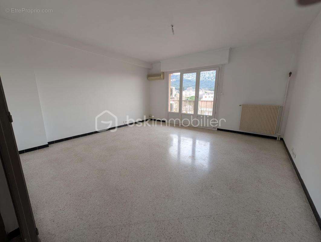 Appartement à LA VALETTE-DU-VAR