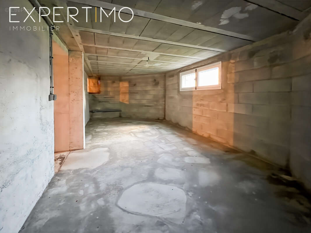 Maison à SAINTE-GENEVIEVE-DES-BOIS