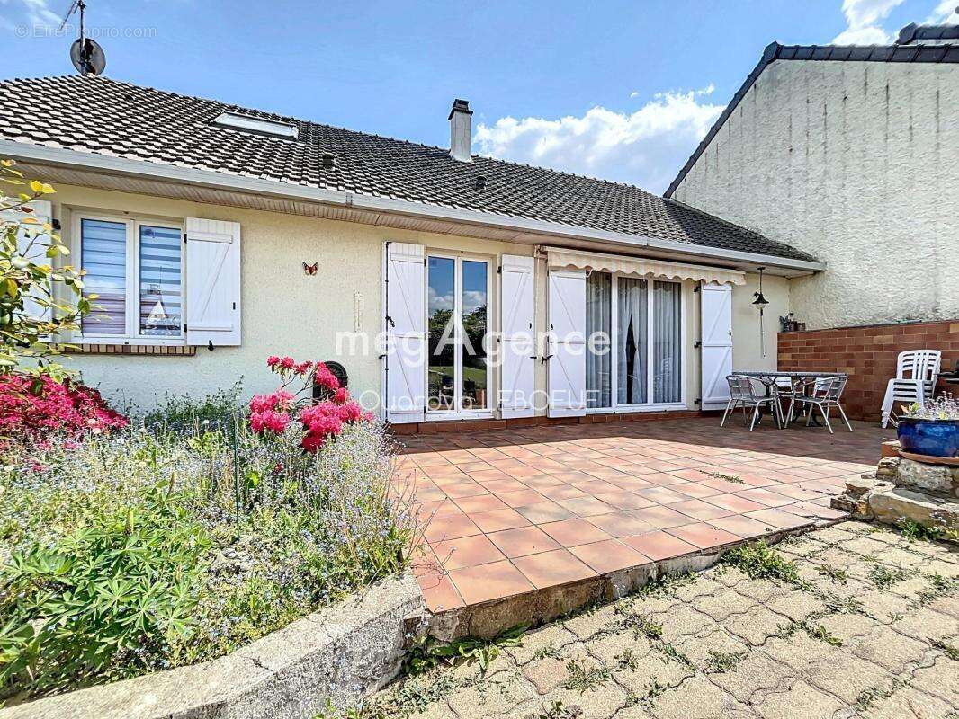 Maison à JUMEAUVILLE