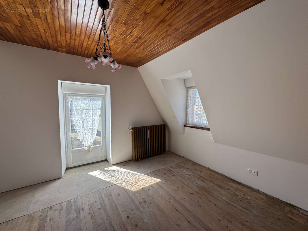 TRELEVERN : Belle maison en pierres proximité immédiate du bourg - photo 4
