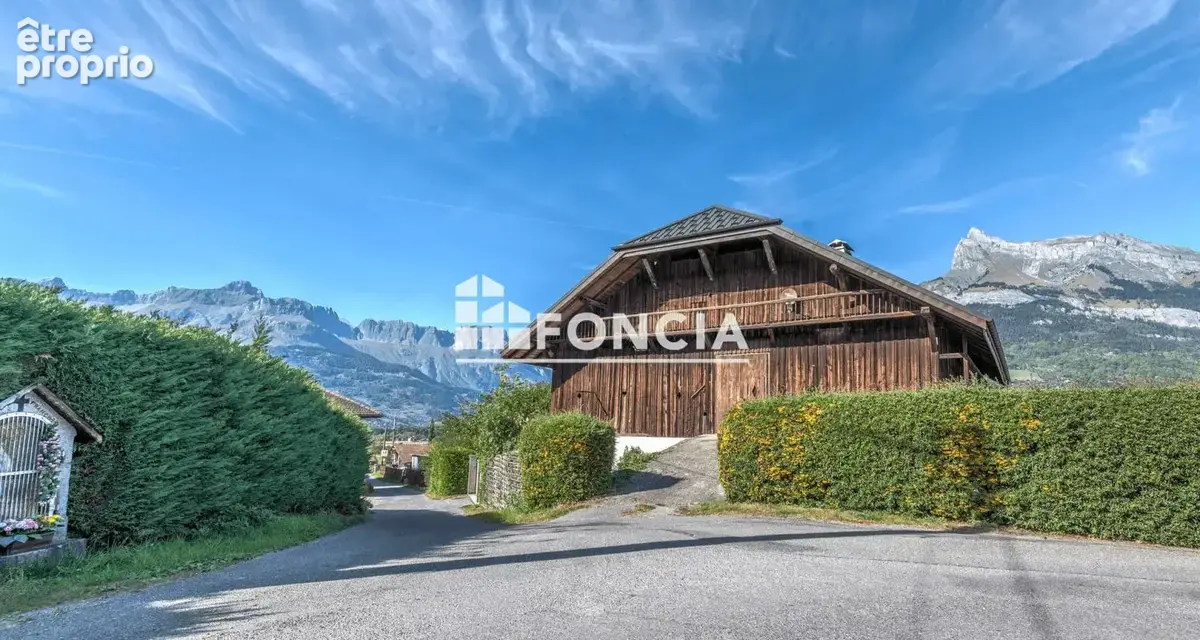 Authentique ferme de caractère avec grange à aménager et vue panoramique sur les montagnes environnantes - photo 6
