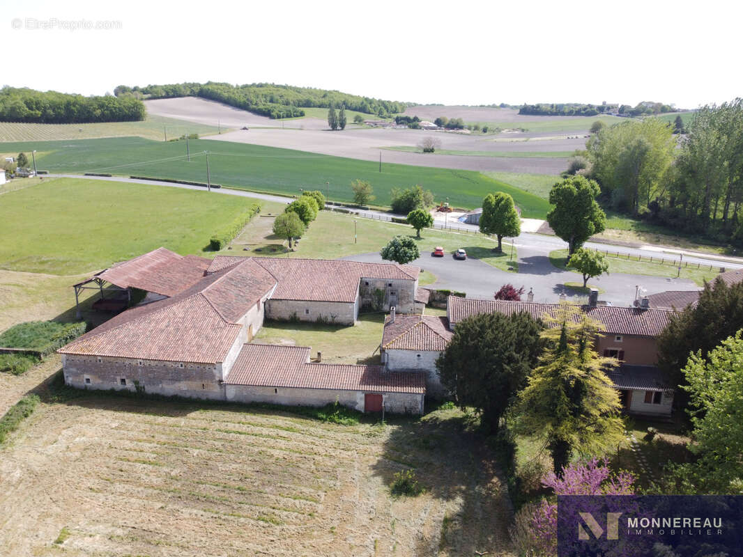 Ancienne ferme nombreuses dépendances sources et lavoir - photo 31
