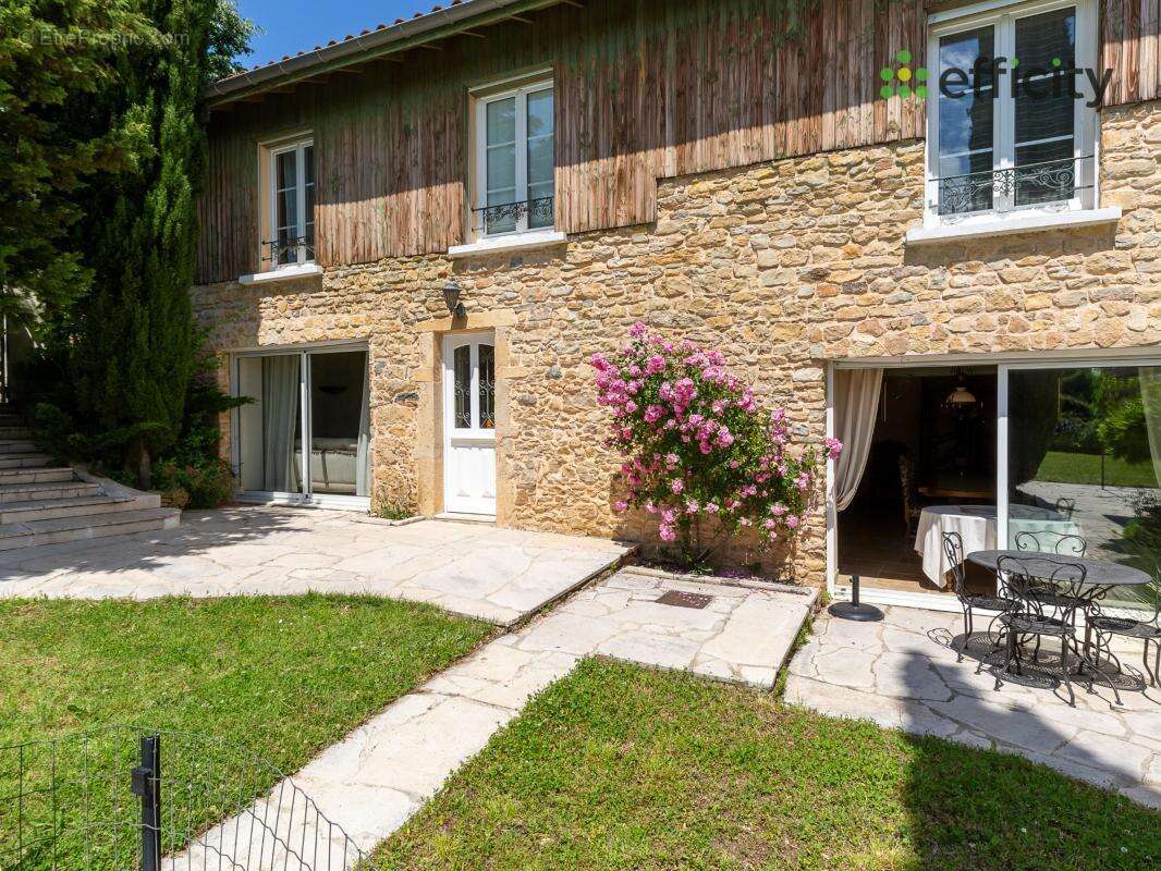 Maison à FRONTONAS