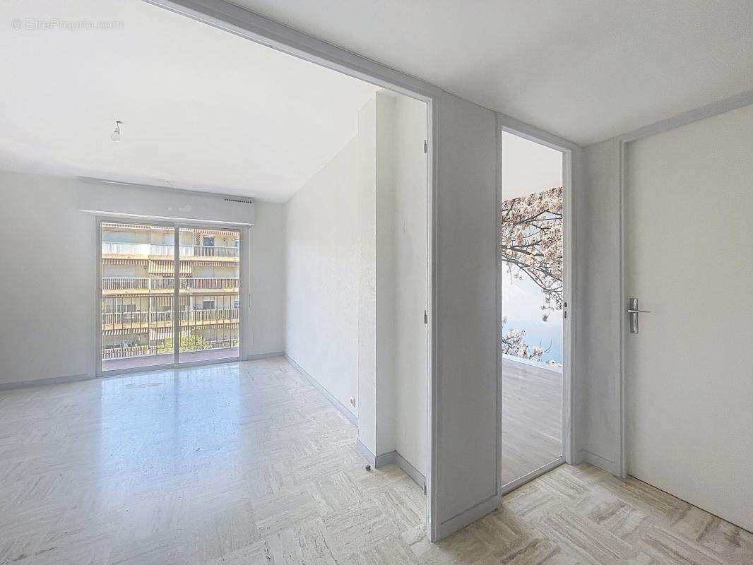 Appartement à SAINT-LAURENT-DU-VAR
