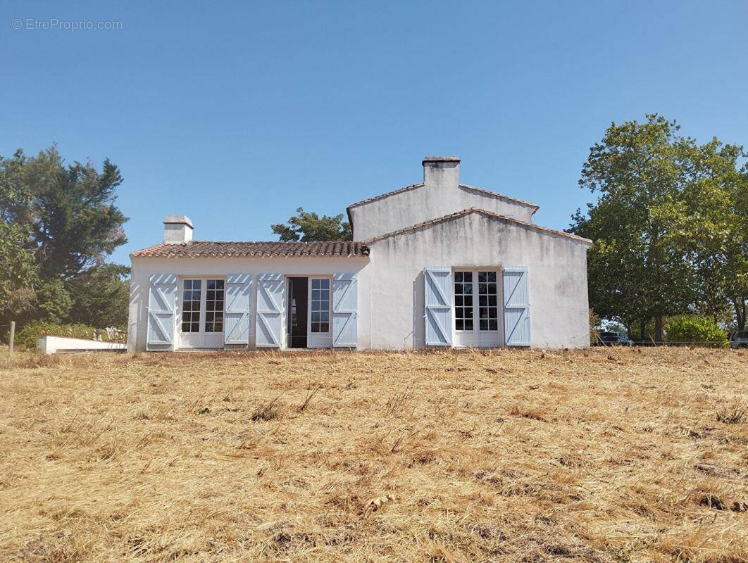 Maison à LA CHAPELLE-BASSE-MER