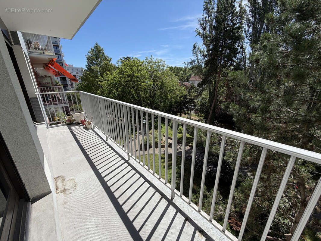 Appartement à COURBEVOIE
