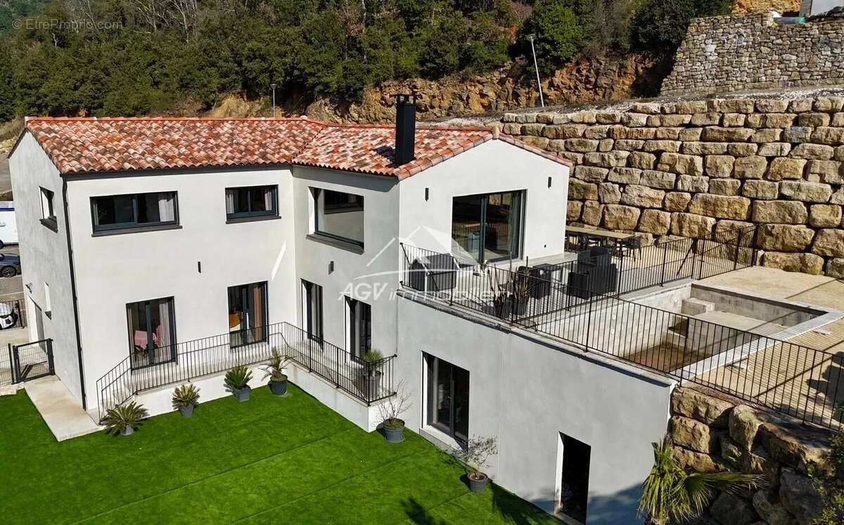 Maison à SAINT-JEAN-DU-PIN