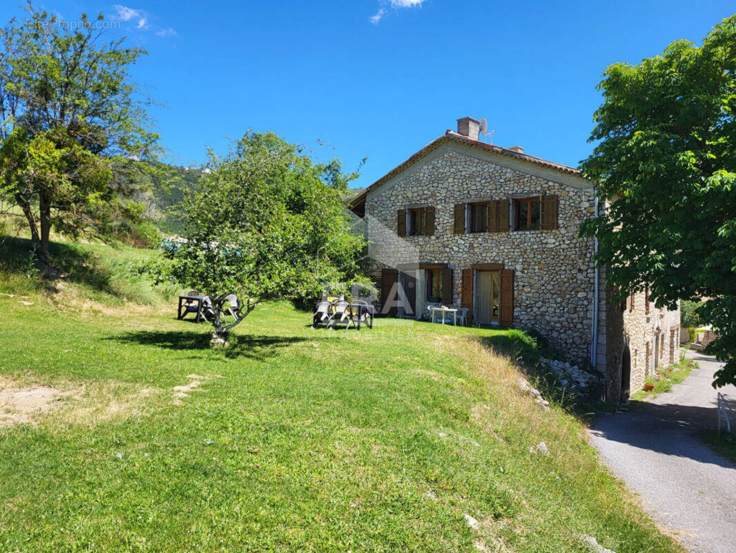 Maison à SAINT-GENIEZ