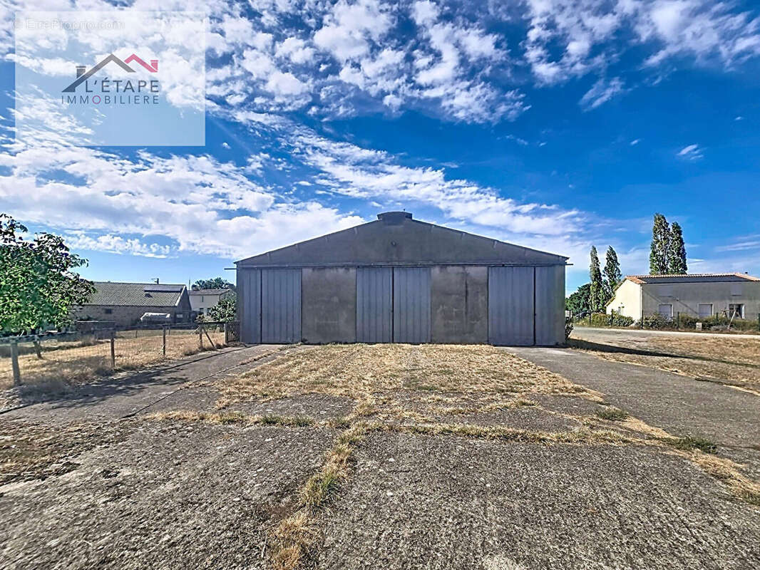 Bâtiment agricole de 526 m² sur une parcelle de 1 744 m² ! Venansault - photo 2