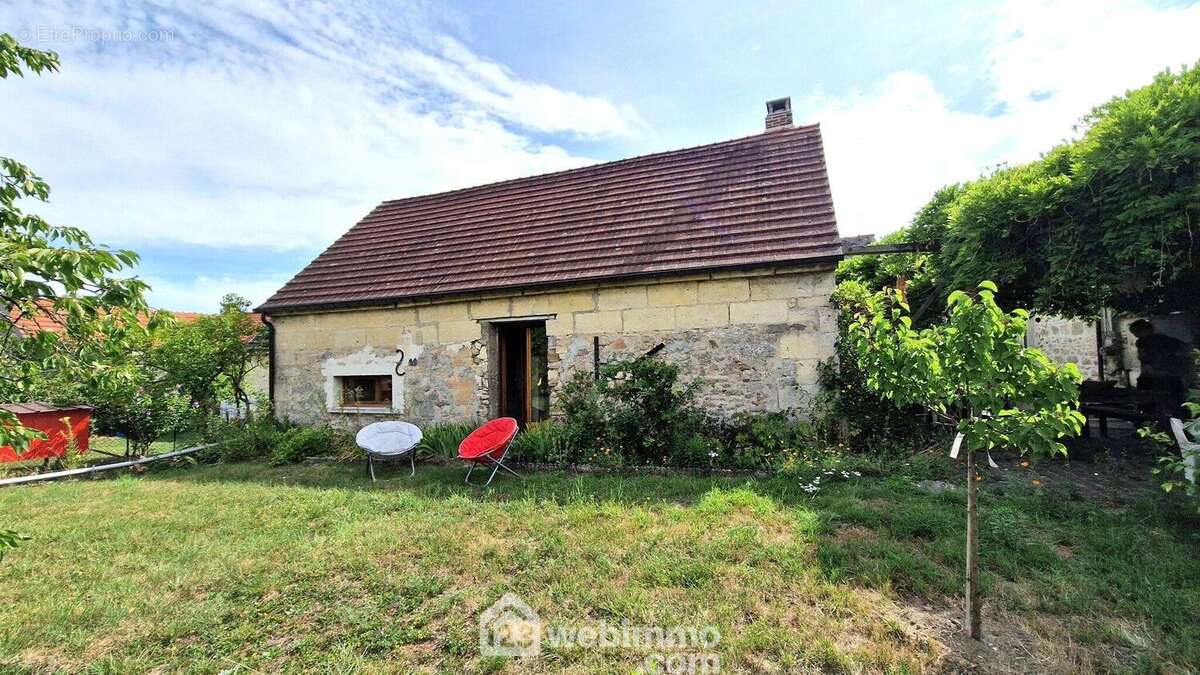 Ainsi qu&#039;une dépendance aménagée de 70 m² - Maison à VESLUD