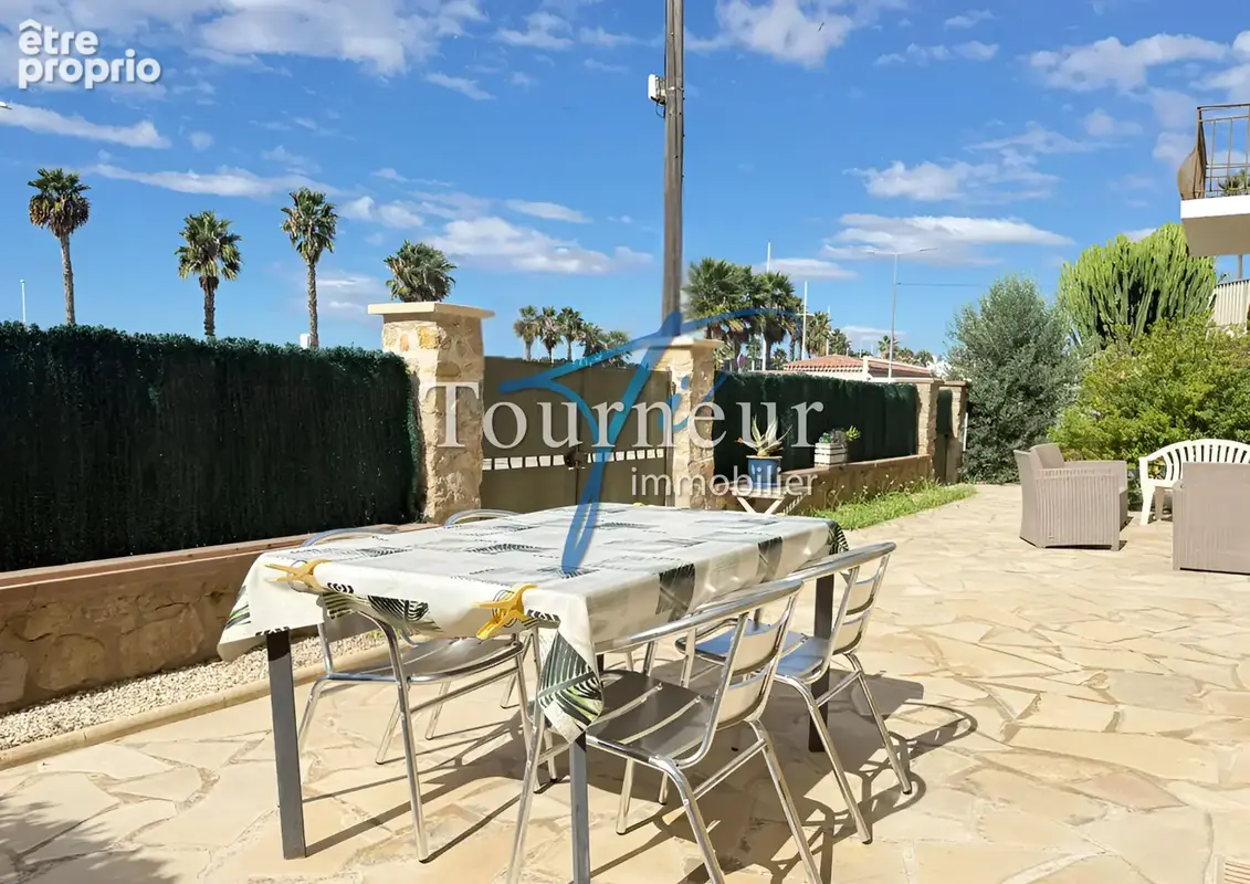 Six fours les lones vue mer a 20m de la plage a 500m du port de sanary t5 de 92m2 avec 80m2 jardin - photo 5