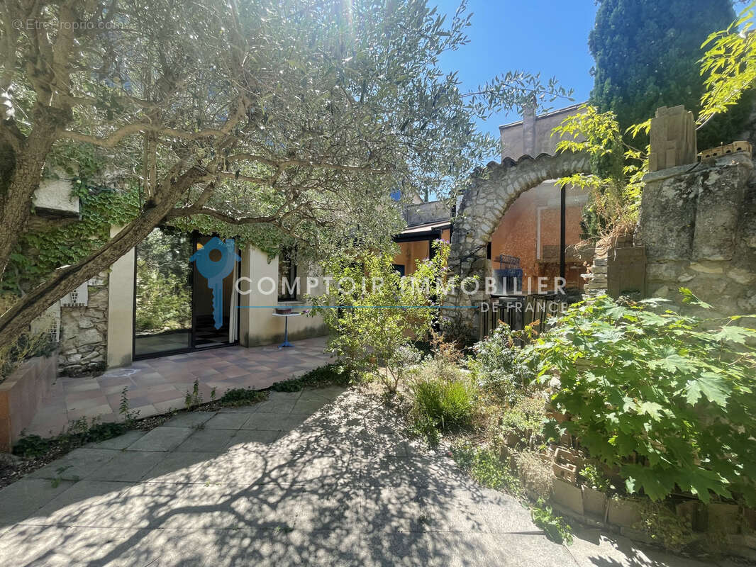Maison à LA GARDE-ADHEMAR