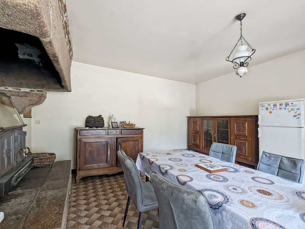Maison de caractère avec deux étangs ? 146,3 m² ? Dépendance ? Terrain de 1,3 hectare ? Bazouges-la-Pérouse - photo 3