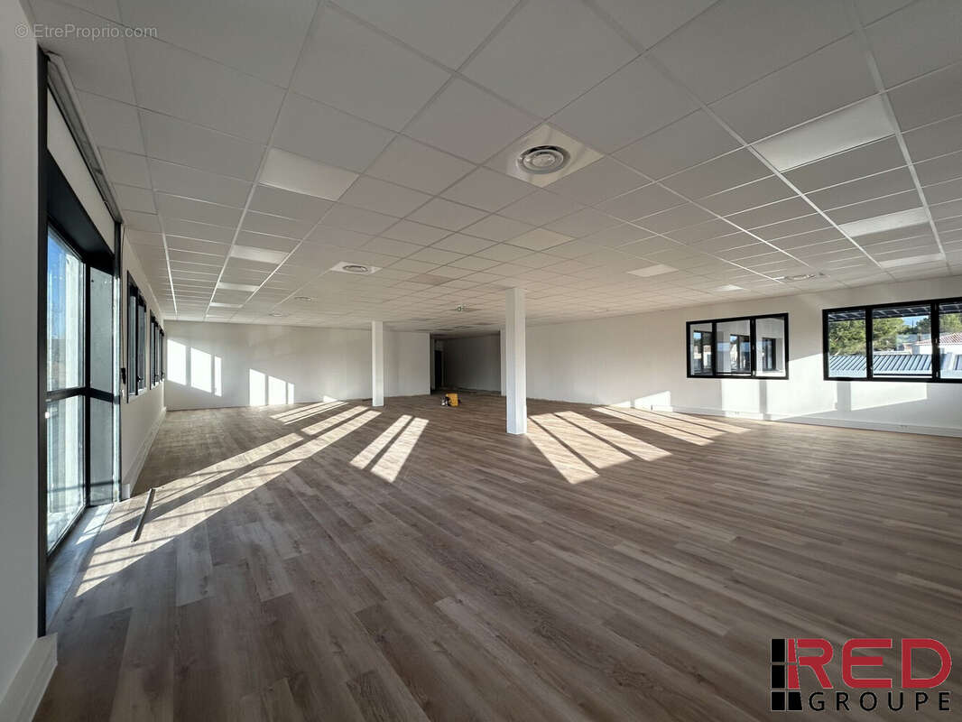 Commerce 183 m² à Eguilles  - photo 3