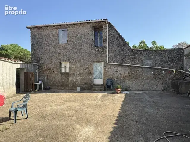 A vendre à Tiffauges belle maison de bourg 112 m2 +dépendance +terrain constructible 194000 frais d'agence inc - photo 19