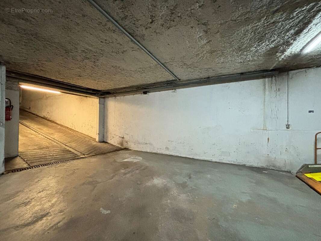 Parking 10 m² à Montrouge  - photo 2