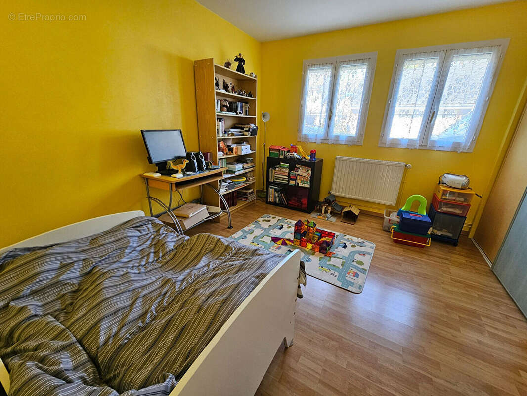 Maison à VOISINS-LE-BRETONNEUX