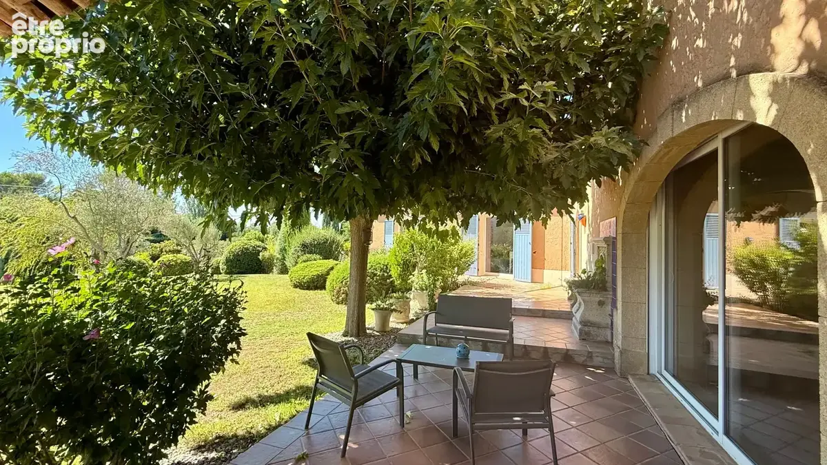 Propriété à vendre entre Peynier et Trets sur plus d'un hectare, maison principale environ 225 m2 - photo 2