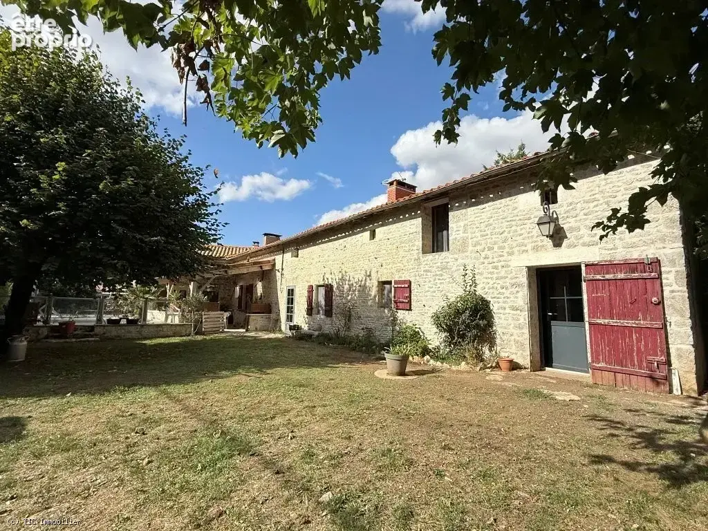 Maison en Pierre Avec Sa Piscine Chauffée et Dépendances Sur 4676m² - photo 33