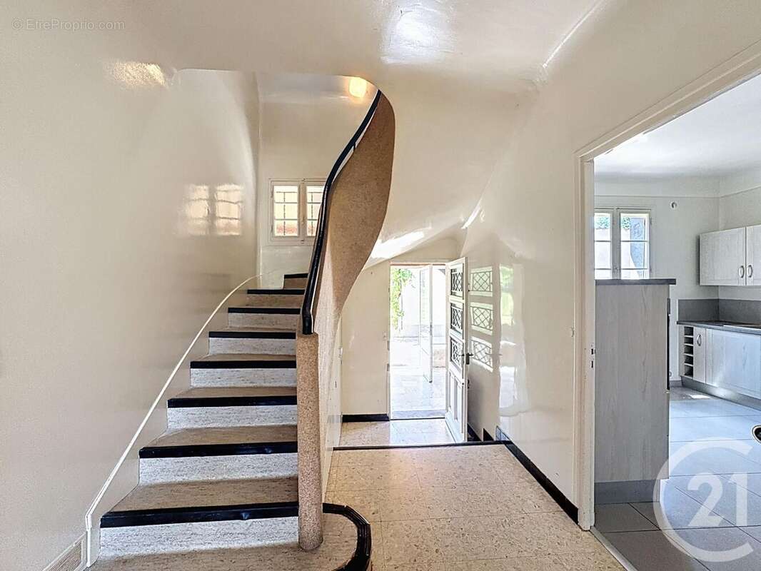 Maison 190 m² à La Ferte-Saint-Aubin  - photo 7