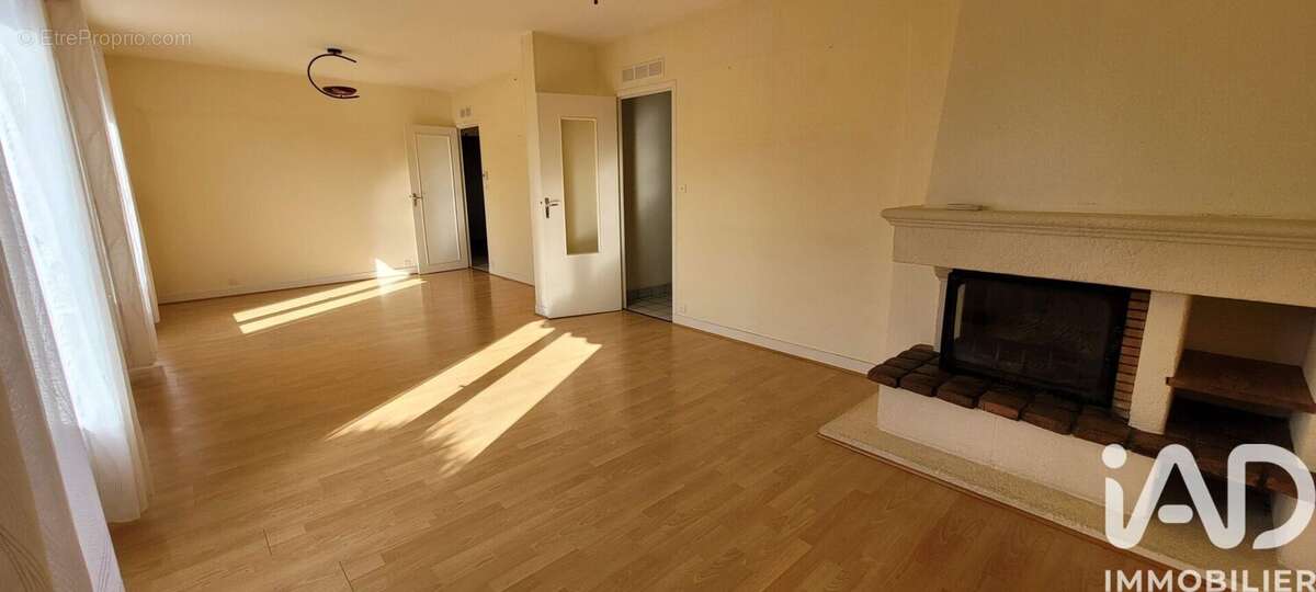 Photo 3 - Maison à NIEUIL-L'ESPOIR