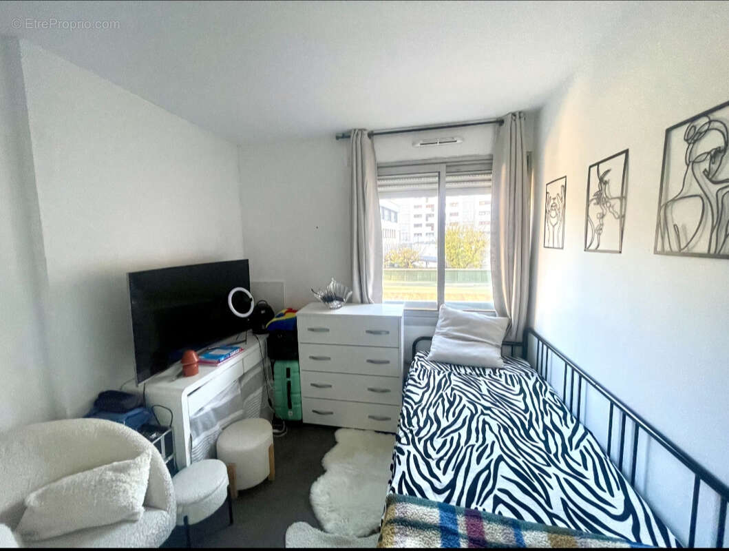 Toulon l aguillon appartement t4 traversant de 73m²  3 chambres en premier etage avec ascenseur terrasse et balcon - photo 8