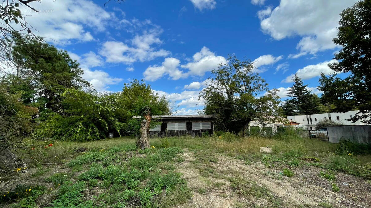 Terrain à LEOGNAN