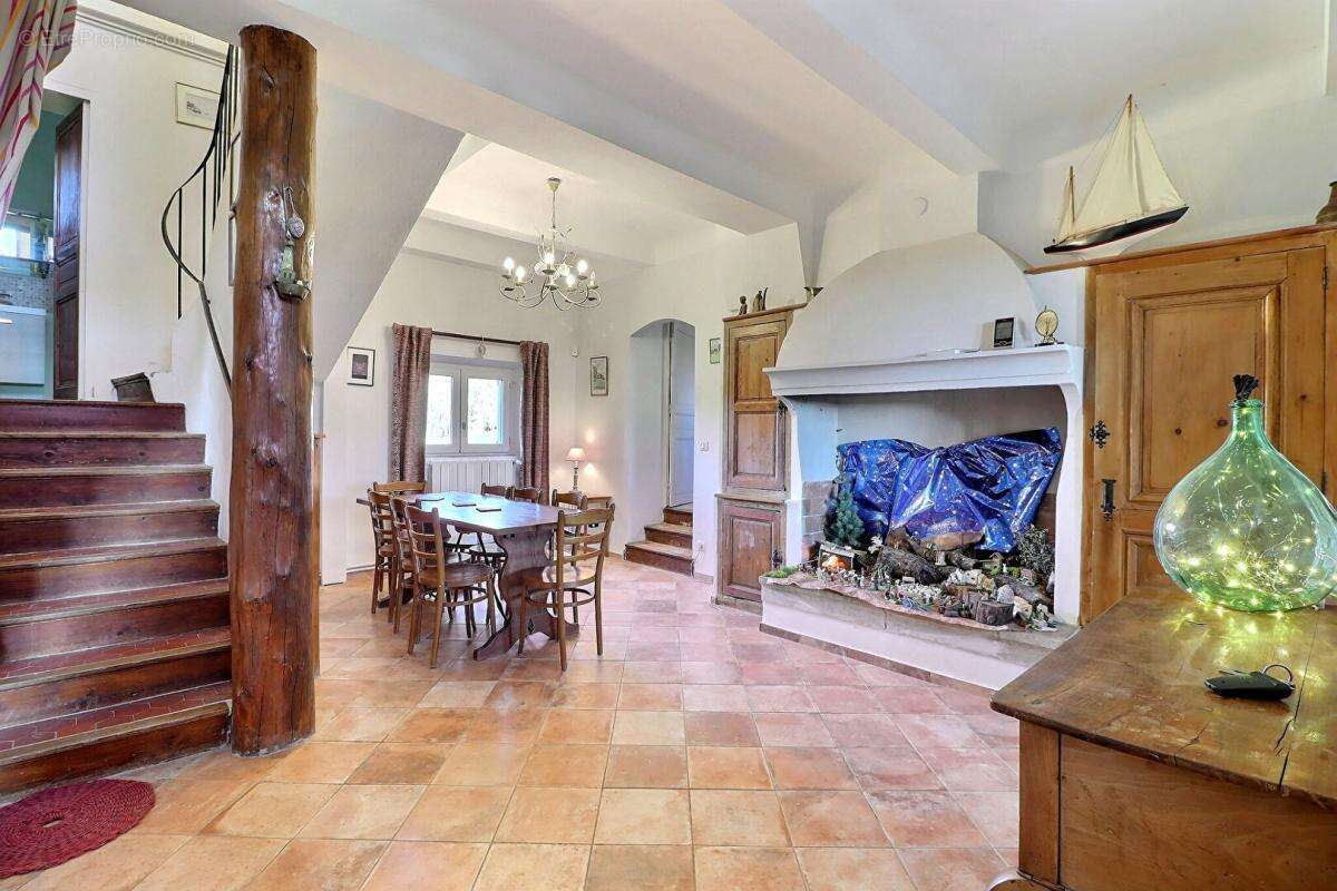 Maison à LE CASTELLET