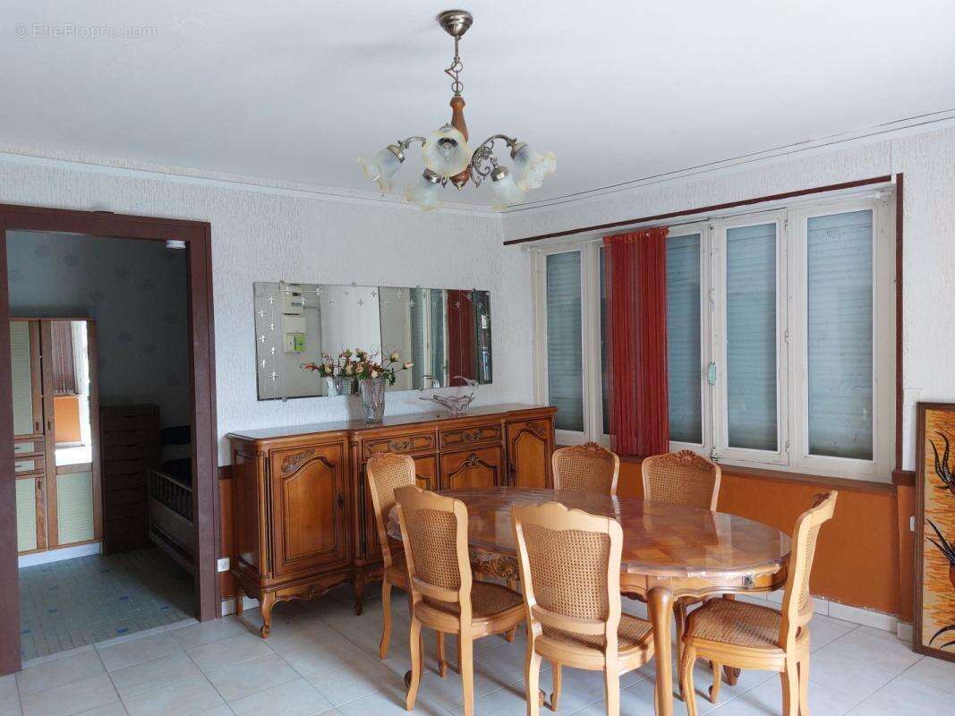 Maison à CLUGNAT