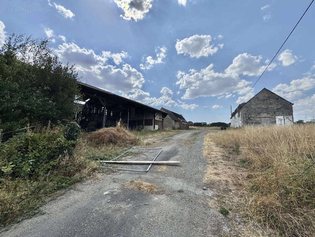 Pontivy ensemble immobilier a rehabiliter avec terrain 4 000 m2 - photo 3
