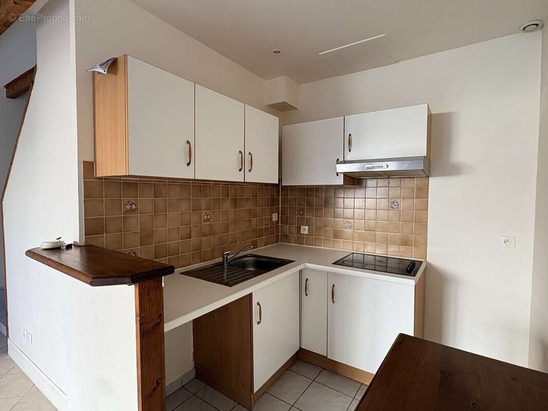 T3 en duplex avec cour Cognac centre - photo 2