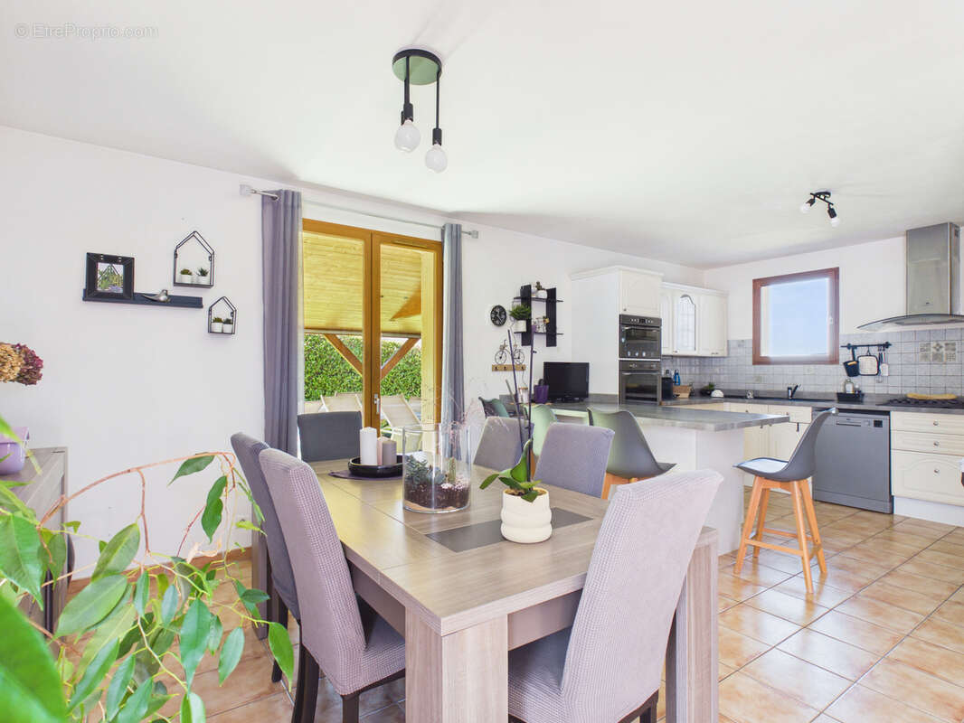 Maison à SAINT-GERMAIN-LEMBRON