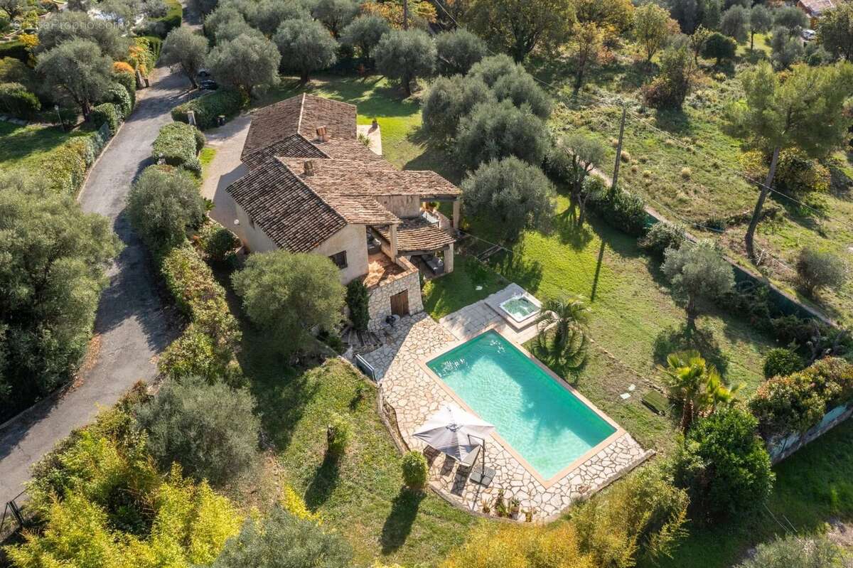 Maison à TOURRETTES-SUR-LOUP