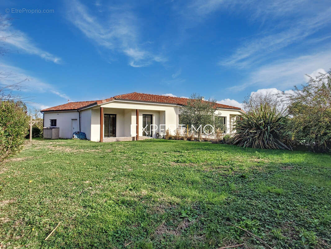 Ayguesvives, villa de 2014, 7 pièces159 m2 env. avec piscine, garage et terrain de 1540m2. - photo 5