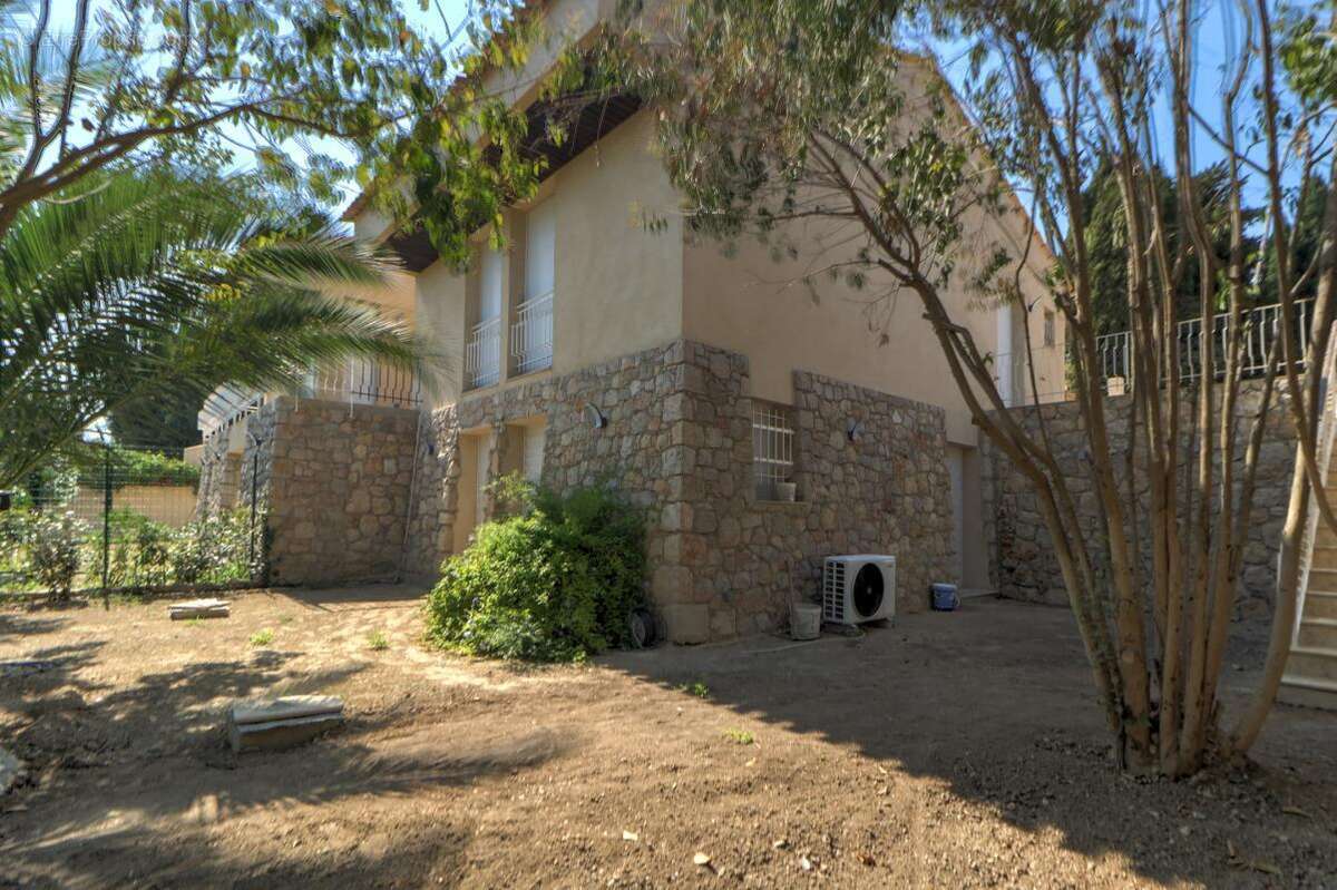 Maison 4 pièces avec piscine - MOUGINS - photo 6