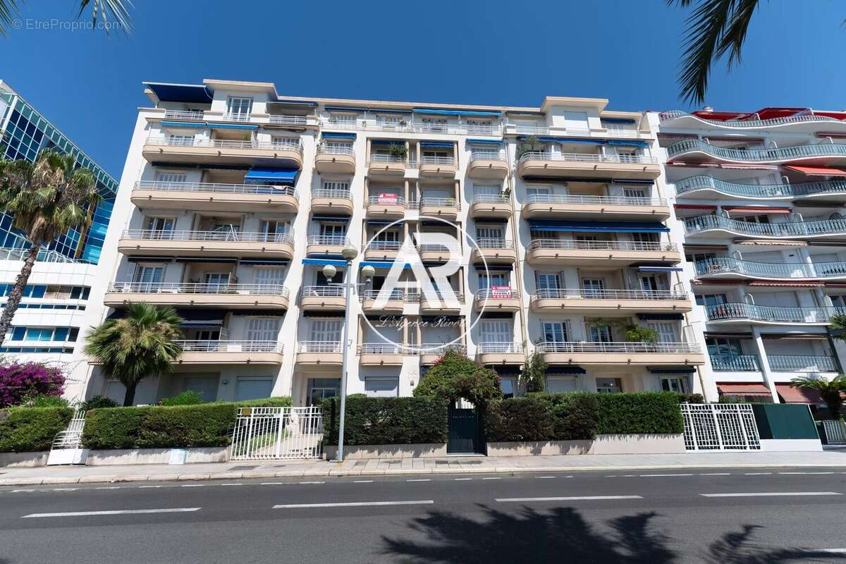 Nice - Promenade des Anglais // 3 pièces // Vue mer //Balcons - photo 13