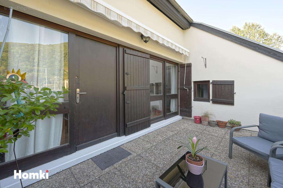 Appartement à POISAT