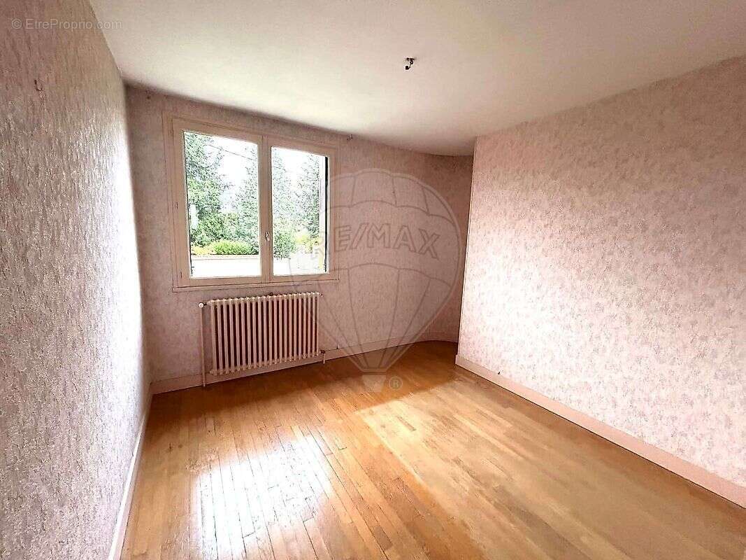 Maison à LA GUERCHE-SUR-L&#039;AUBOIS