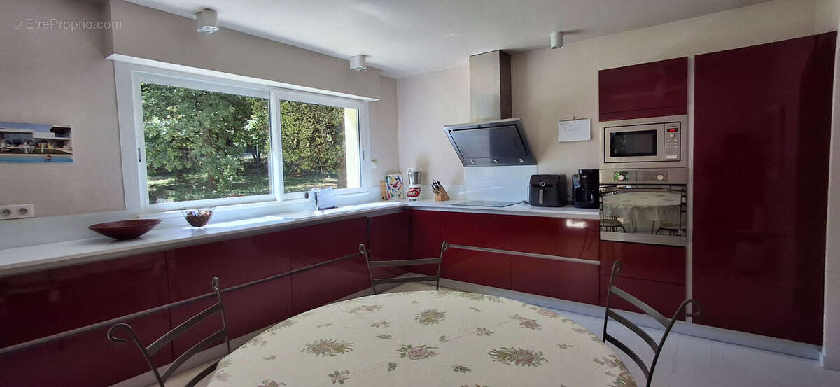 A vendre,  Drôme provençale, Belle Villa de 200 m2, piscine, garages, terrain  arboré de 3400m². - photo 12